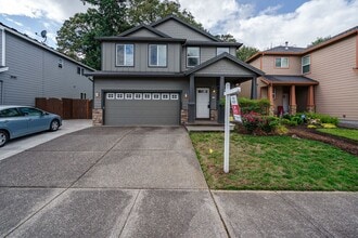 Building Photo - $500 Move In Special  4 Bedroom 2.5 Bath New Carpet and Fresh Paint