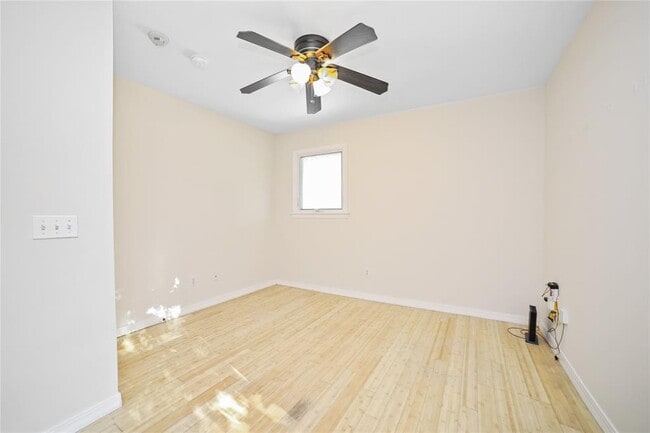 Building Photo - 2716 E 22nd St