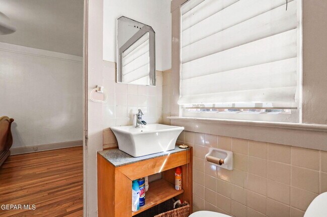 Building Photo - 2709 N Florence St