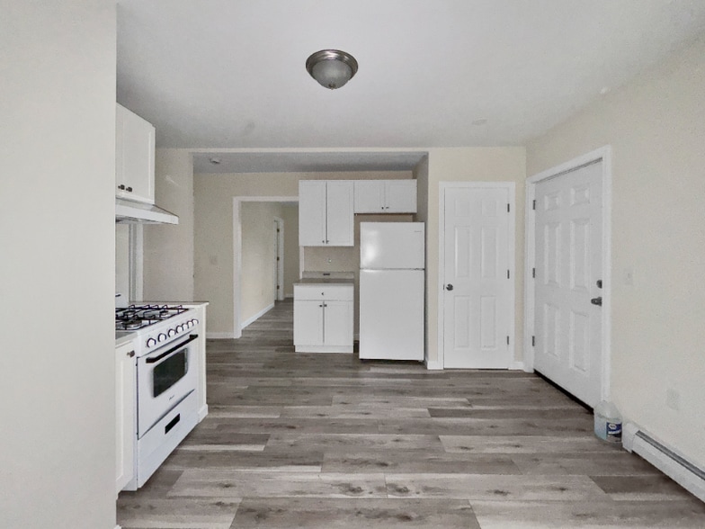 Building Photo - 8-10 Varnum St