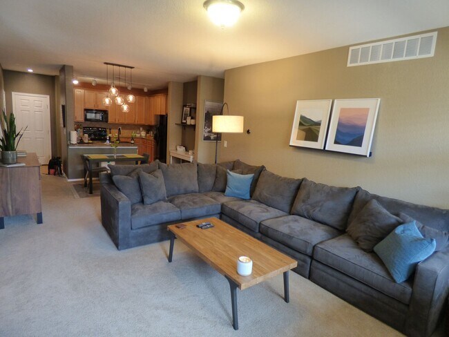Building Photo - 15470 Canyon Rim Dr