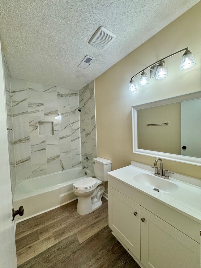 Building Photo - 107 Oak Tree Dr