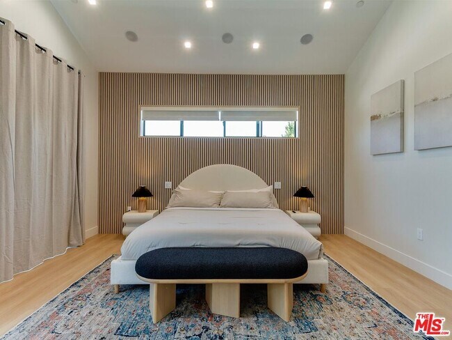 Building Photo - 5929 Hesperia Ave