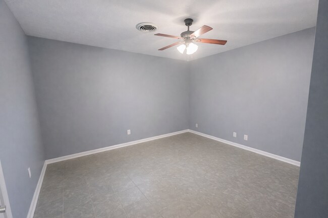 Building Photo - Lovelaceville Road