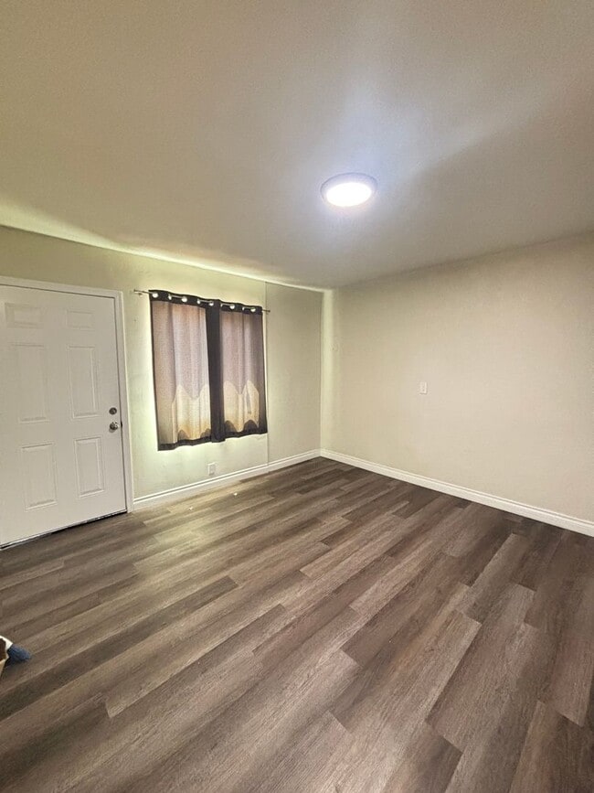 Building Photo - 1575 Skyline Dr
