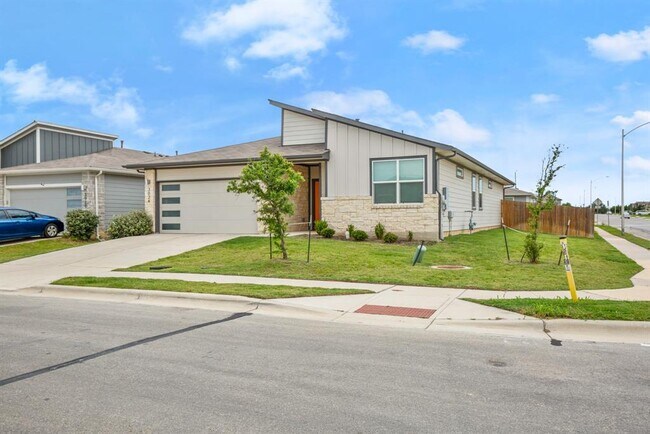 Building Photo - 3024 Egan Dr