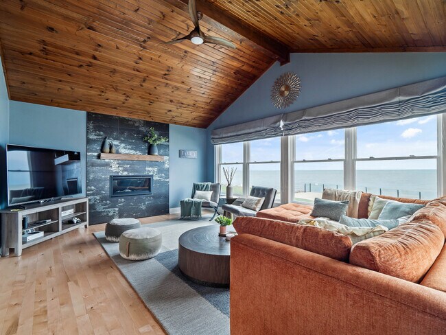 Primary Photo - 32414 Lake Rd