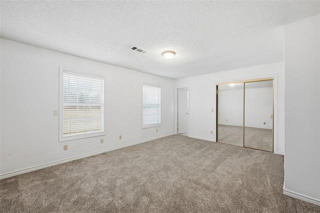 Building Photo - 910 N Powell Pkwy