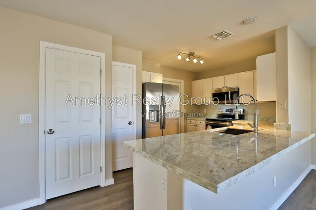 Building Photo - 11706 W Sunnyside Dr