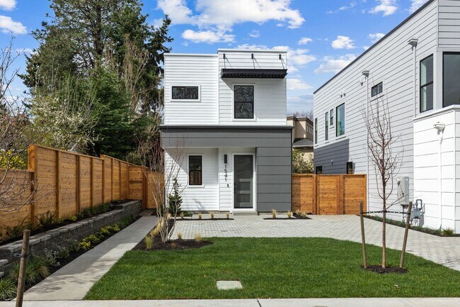 Building Photo - 1541 3rd St