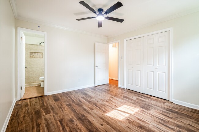 Building Photo - 5003 Stewart Ct