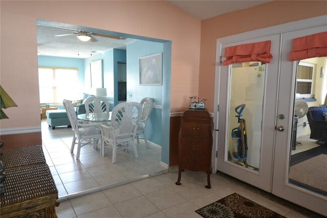 Building Photo - 1712 Suffolk Dr