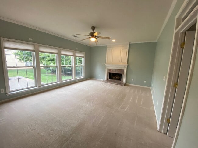 Building Photo - Simpsonville