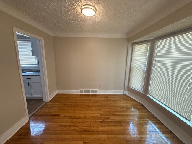 Building Photo - Freshly Renovated 3-Bedroom Home – Quality...