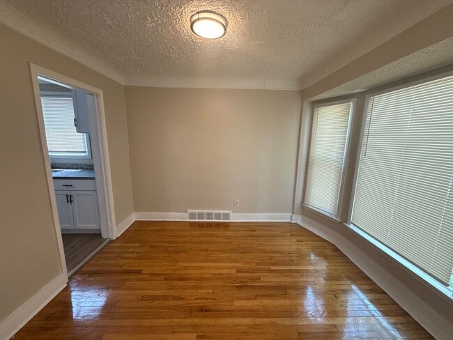 Building Photo - Renovated 3-Bedroom Home – We Welcome Sect...