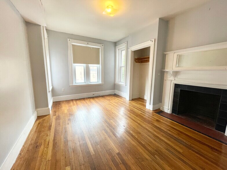 Building Photo - 76 Saint Stephen St