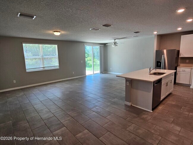 Building Photo - 2353 Glenridge Dr
