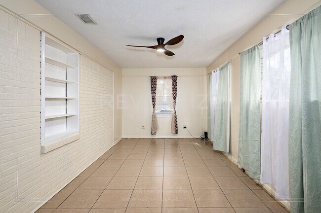 Building Photo - Newly Renovated 3 Bed 2 Bath Home in Mobile