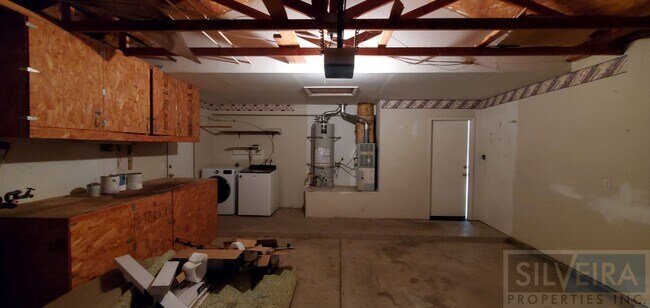 Building Photo - 2 Bedroom Santa Maria home available!