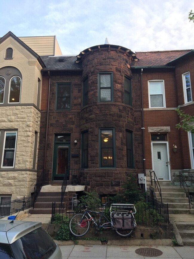 Primary Photo - 13 Quincy Place NE