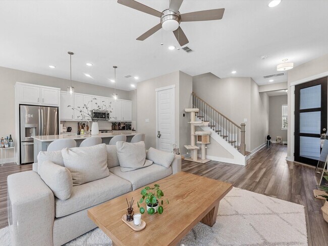 Building Photo - 16011 Mason Run Dr