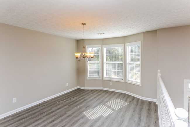 Building Photo - 816 Ruswood Rd