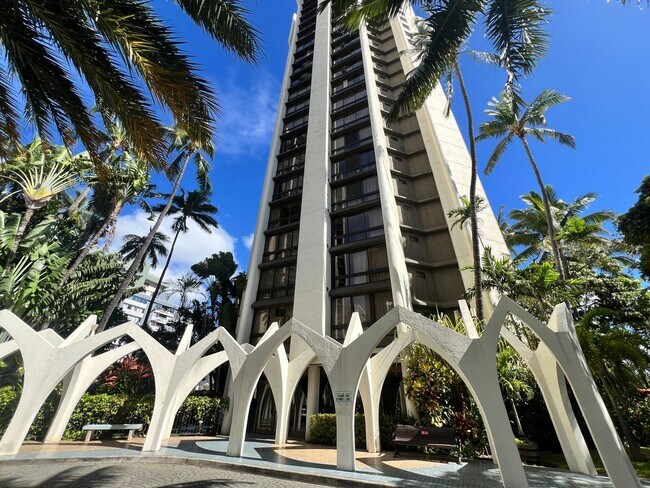 Primary Photo - Liliuokalani Gardens studio with 1 parking