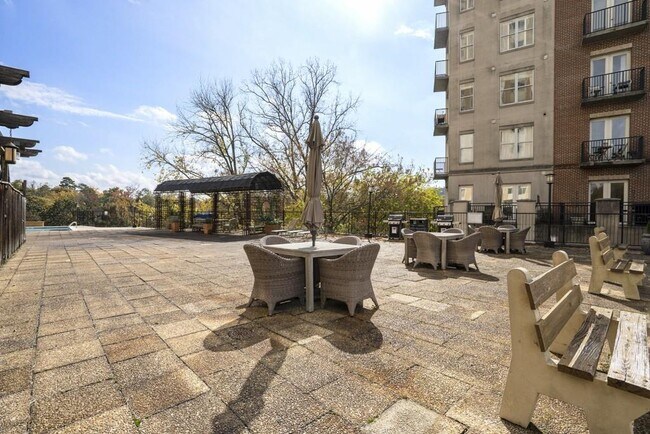 Building Photo - 2285 Peachtree Rd NE