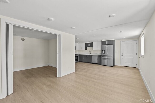 Building Photo - 411 S Kenneth Rd