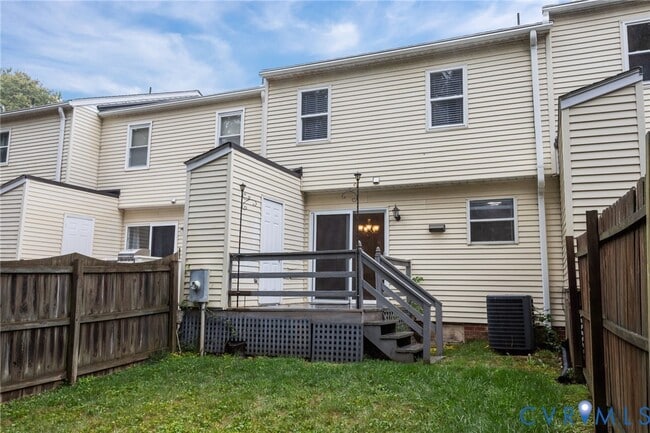 Building Photo - 2613 Chancer Dr