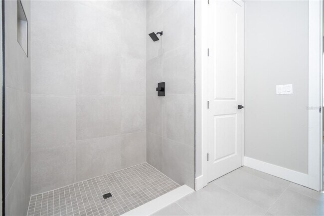 Building Photo - 70 McDill Dr