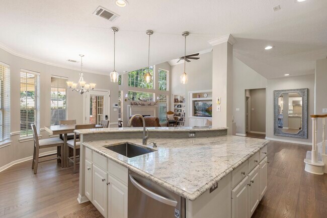 Building Photo - 10 Scenic Mill Pl