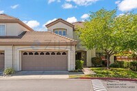 Building Photo - 914 Vista Pointe Dr