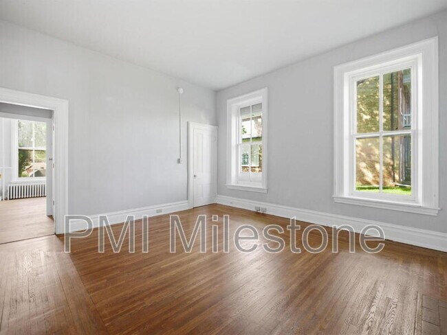 Building Photo - 323 N Potomac St