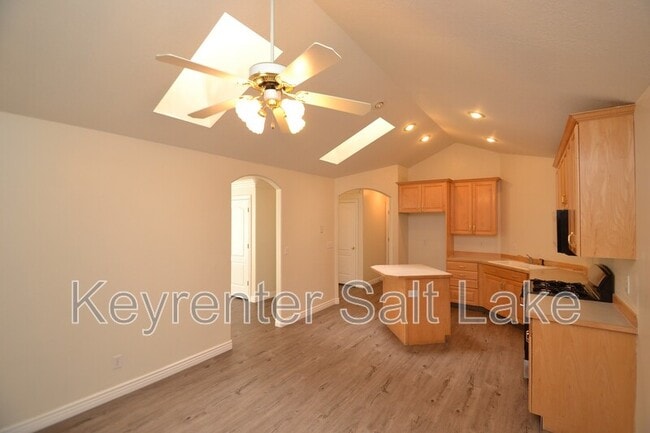 Building Photo - 584 W 760 N