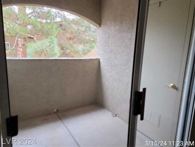 Building Photo - 2ND FLOOR 1 BED, 1 BATH UNIT ON THE SOUTH ...