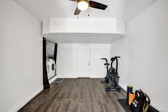 Building Photo - 9841 NW 9th Ct