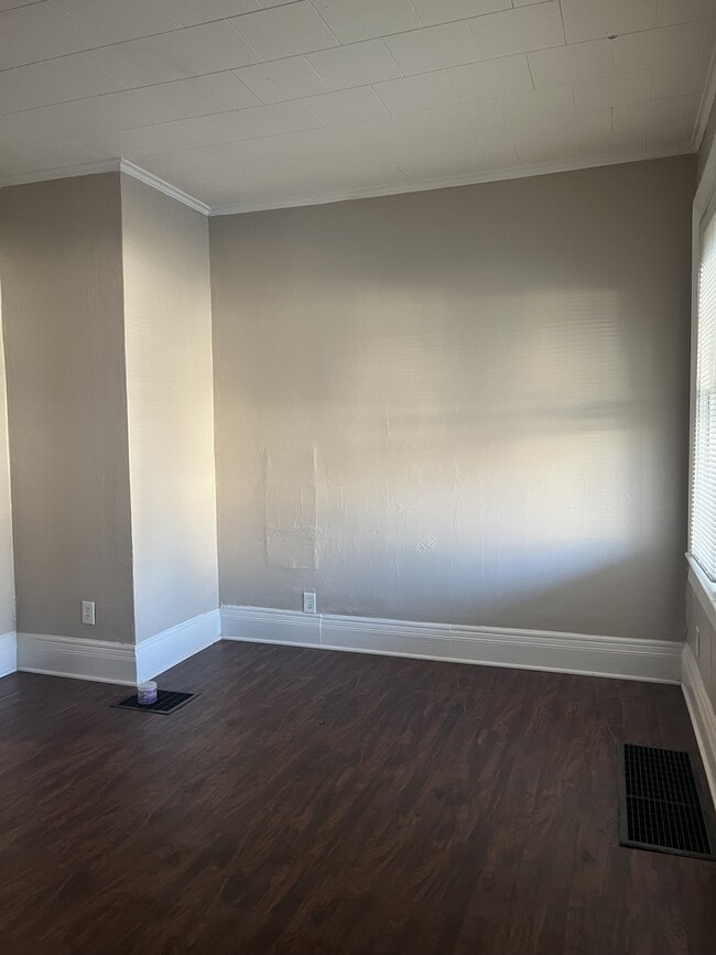 Building Photo - 367 Hawley St