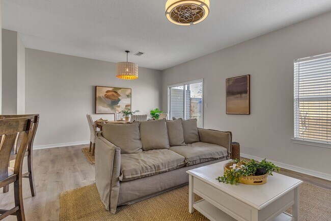 Building Photo - Destin 3 Bedroom Townhome with a Garage!