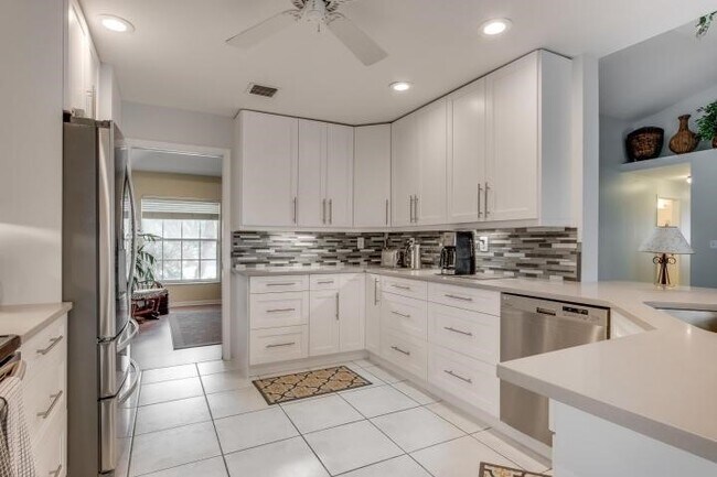 Building Photo - 5221 NW 65th Ave