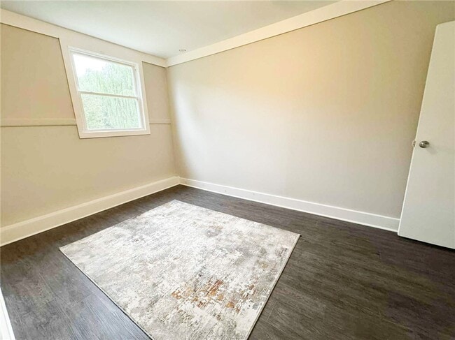 Building Photo - 861 Filkins Rd