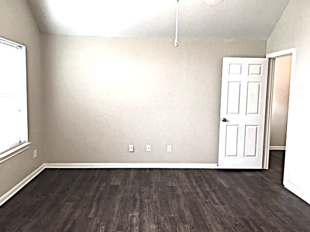 Building Photo - 9435 Spring Miller Dr
