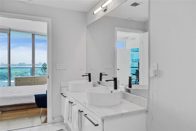 Building Photo - 888 Biscayne Blvd