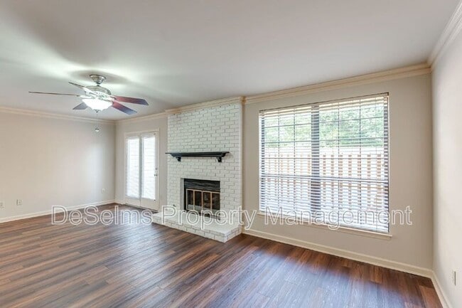 Building Photo - 1122 Brentwood Pointe