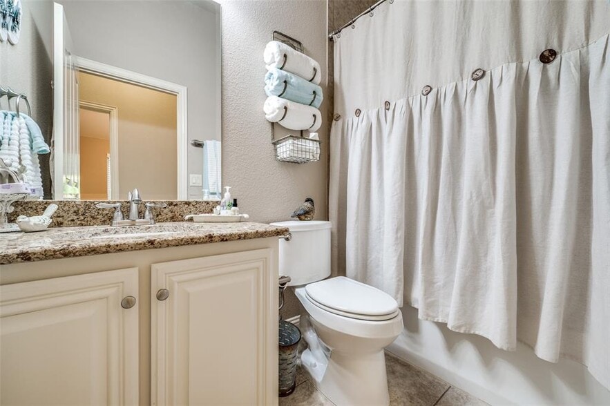 Second Bathroom - 928 Lighthouse Ln