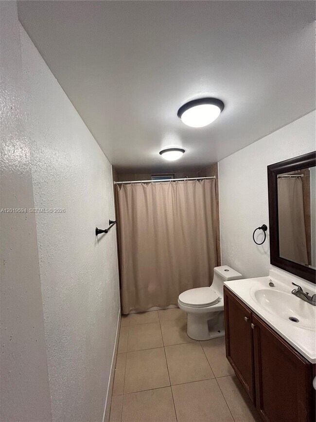 Building Photo - 9375 Fontainebleau Blvd