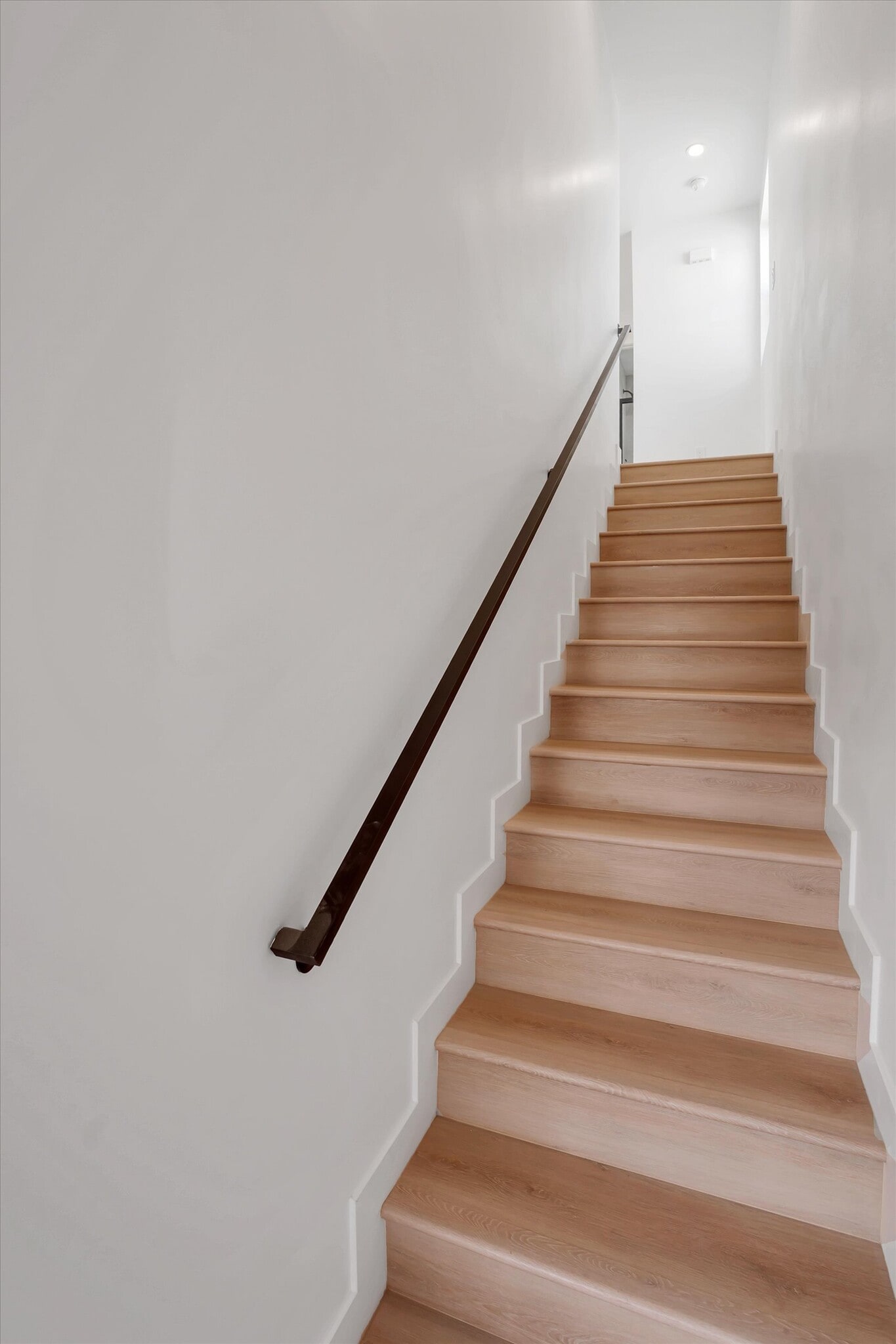 Building Photo - 2116 E 2nd St