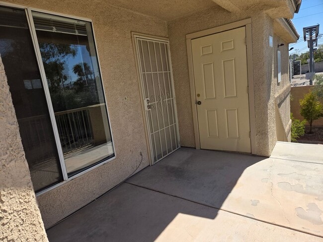 Building Photo - NW Areas. Condo Unit Upstairs