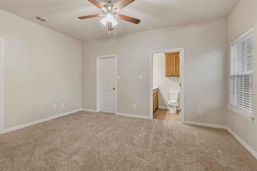 Building Photo - 731 W Morton St