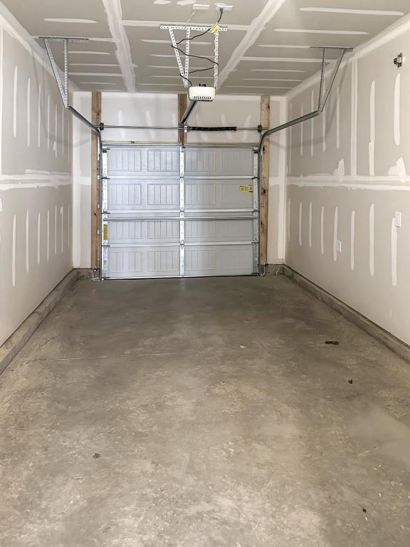 Building Photo - 911 Pilot St